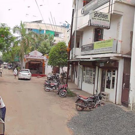 Hotel Mayur Restaurant Chandrapur Kültér fotó