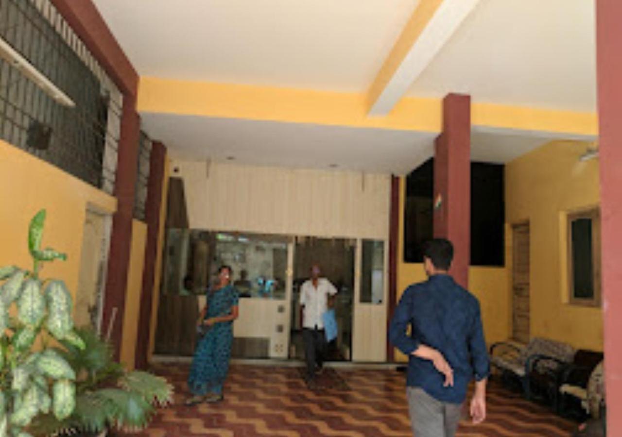 Hotel Mayur Restaurant Chandrapur Kültér fotó