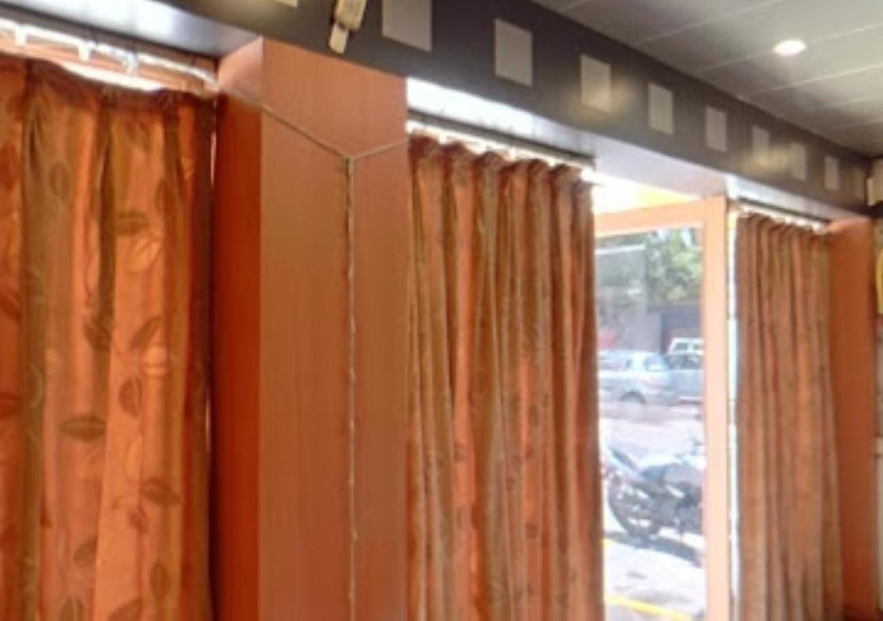 Hotel Mayur Restaurant Chandrapur Kültér fotó