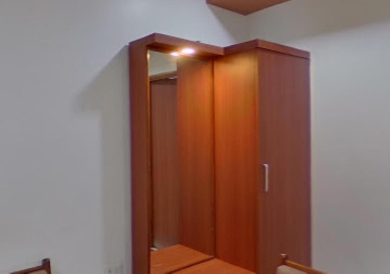 Hotel Mayur Restaurant Chandrapur Kültér fotó