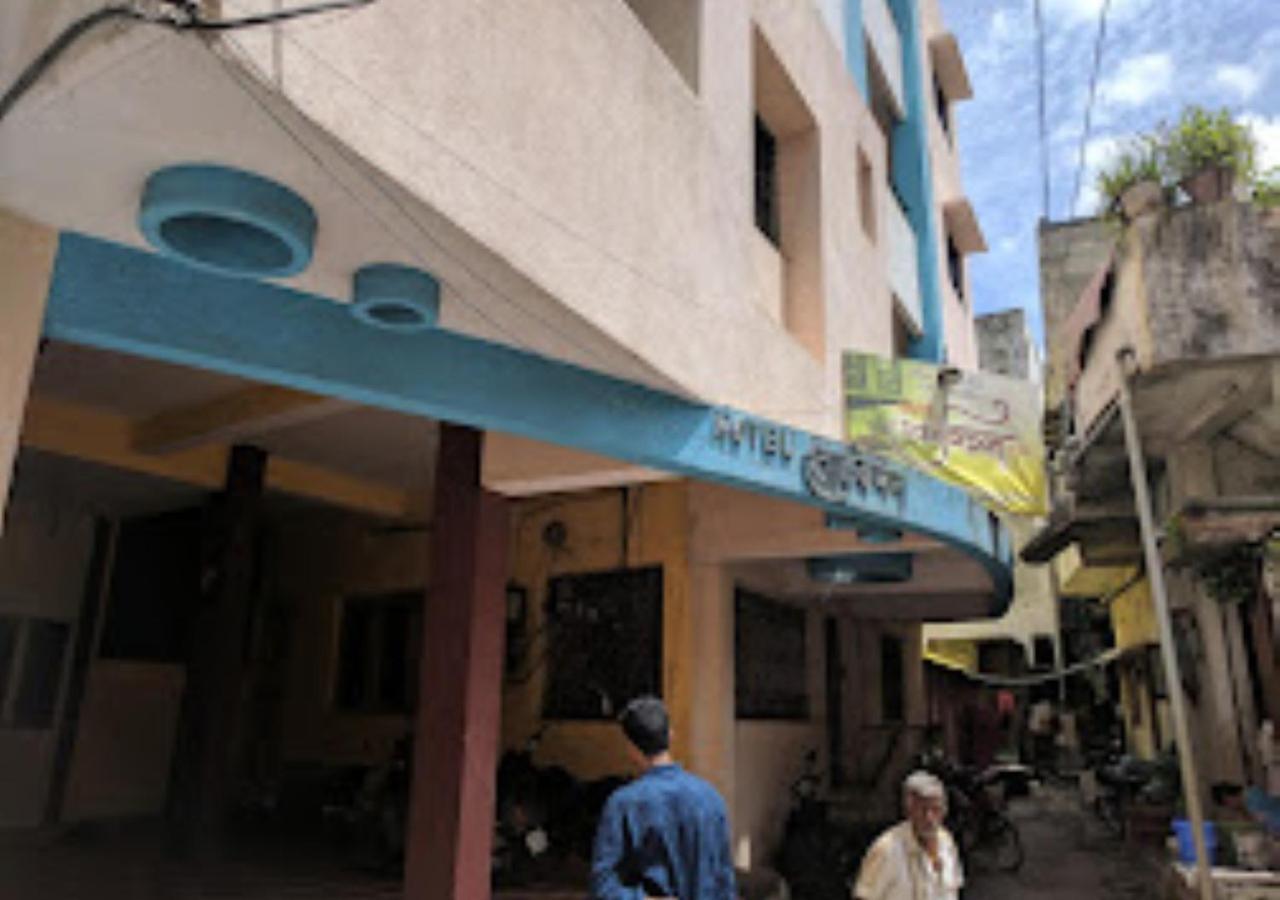 Hotel Mayur Restaurant Chandrapur Kültér fotó